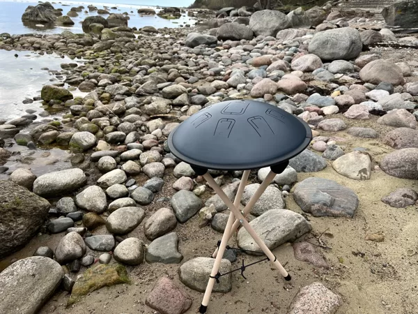 Hangs (Handpan) un zvanga (Tongue Drum)